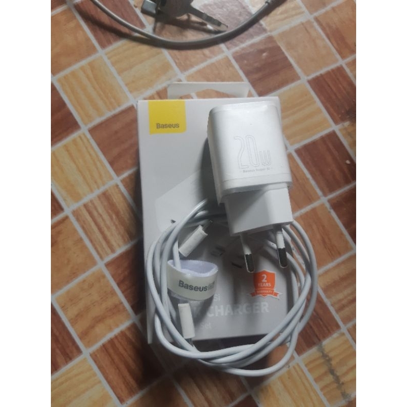 charger baseus