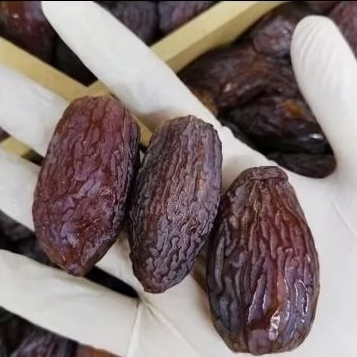 

Kurma Natural Medjool Dates (Kurma Jumbo) / Kurma California / Kurma Mejol USA Dates 1kg