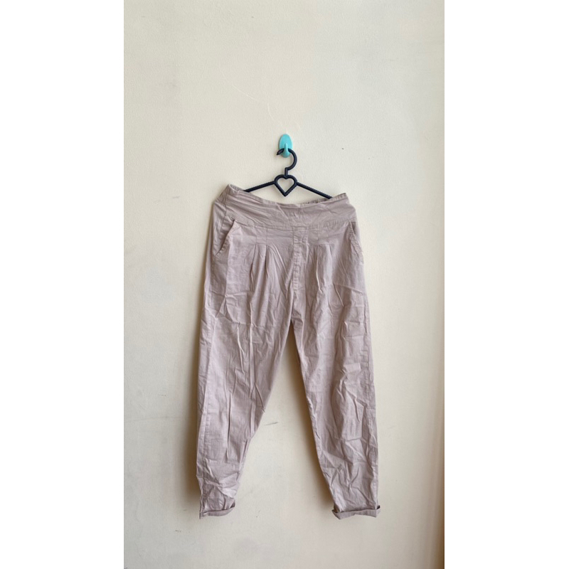 Preloved Celana Theory