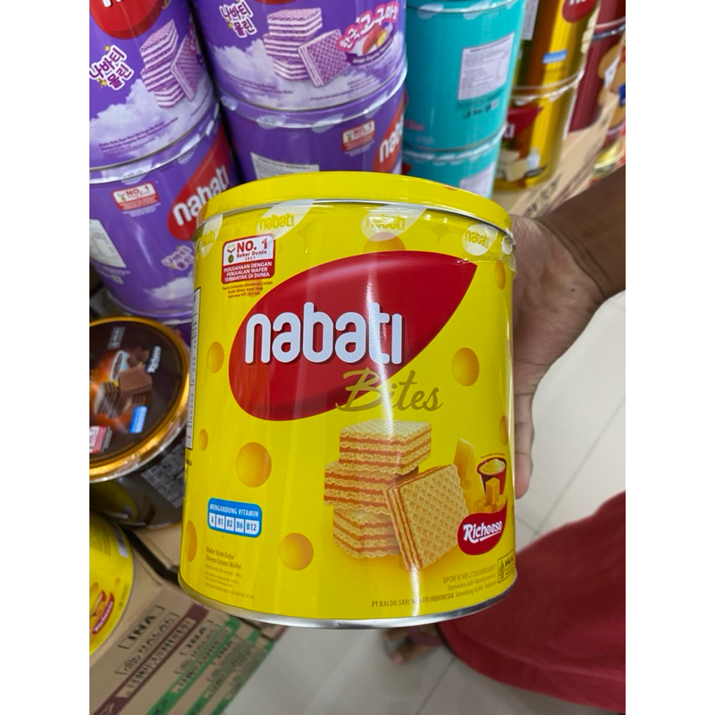 

nabati Bites Richeese Wafer Keju Kaleng 240g