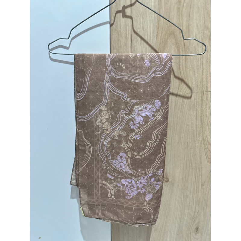 Preloved Kami Danica Signature Scarf