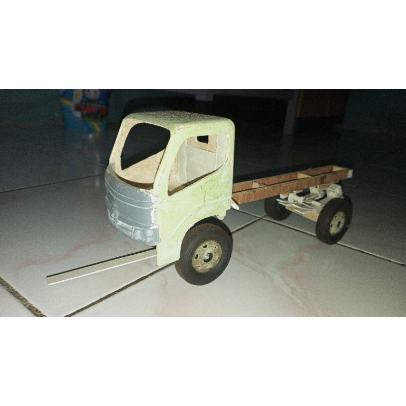 MINIATUR TRUK HINO DUTRO