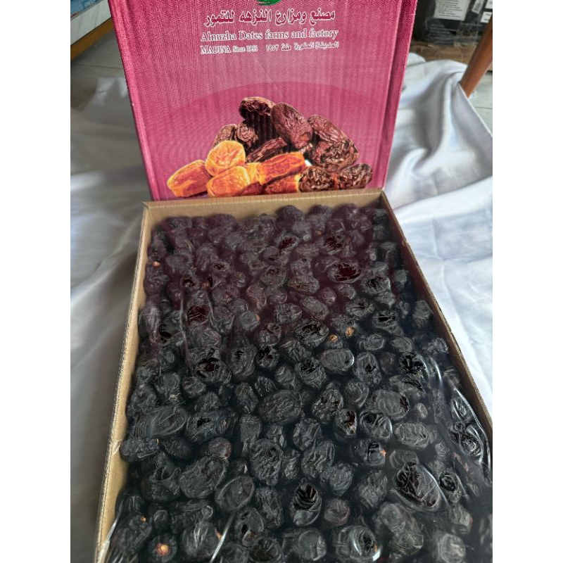 

Kurma Ajwa Alnuzha Dates Farms and Fictory 5KG Oleh Oleh Haji & Umroh