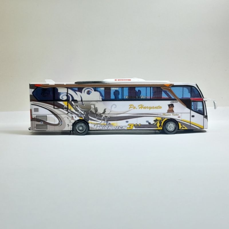 Miniatur bus Po HARYANTO Alugoro body Custom JB3 skala 64