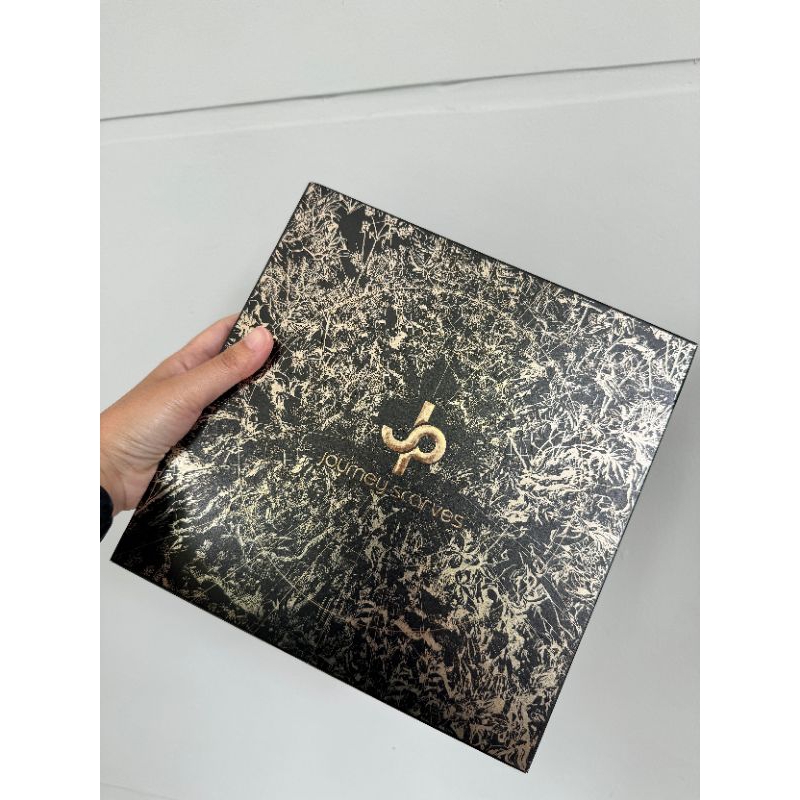 BOX HIJAB EXCLUSIVE BY JOURNEY SCARVES HARD BOX MAGNET