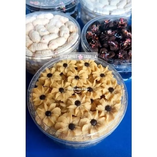 

Kue semprit bunga vanilla/kue kering semprit bunga/kue kering