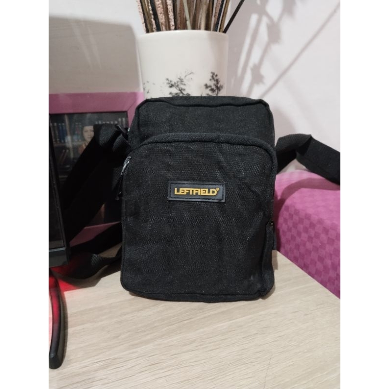 Tas selempang Leftfield