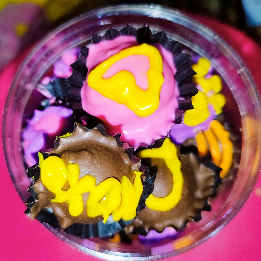 

Kue Lebaran kue Cokelat Isian bolu manis atau Cake pops Kemasan Toples dan kiloan