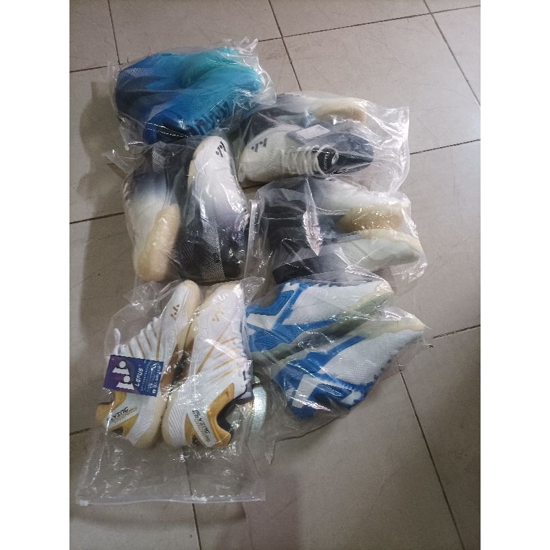 SEPATU BADMINTON LEFUS