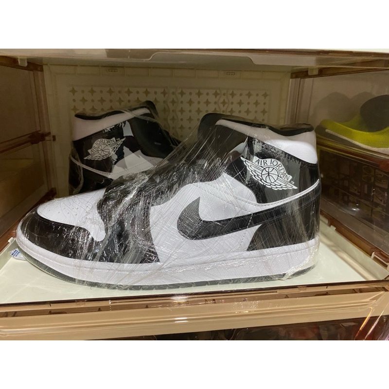 Size 44,5. Air Jordan 1 Mid Panda BNIB