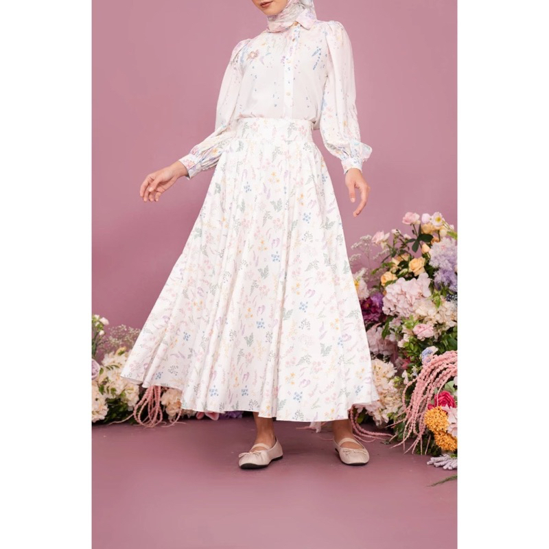 Gardenia Outer -Gardenia skirt -Blouse wearingklamby -gardenia series wearing klamby