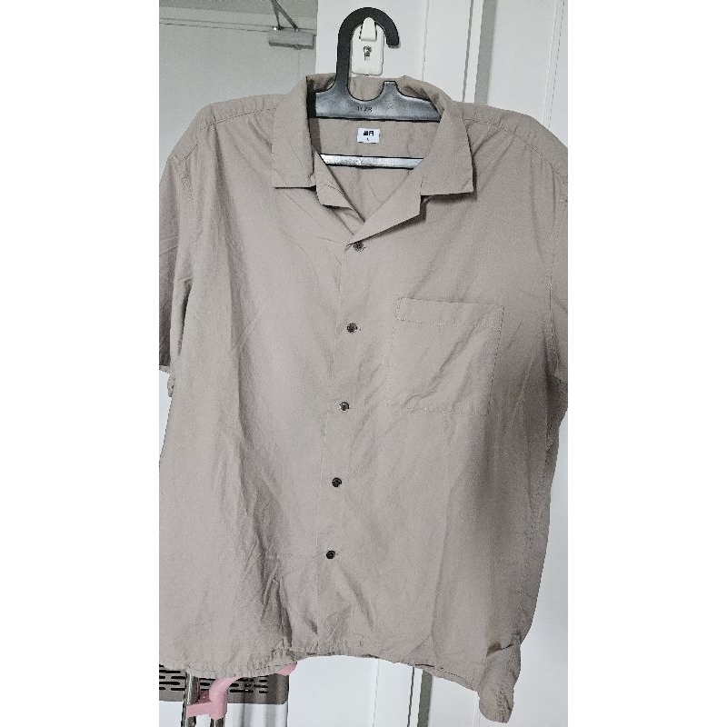 KEMEJA PRIA (MERK UNIQLO) WARNA CREAM SIZE L *baca deskripsi produk