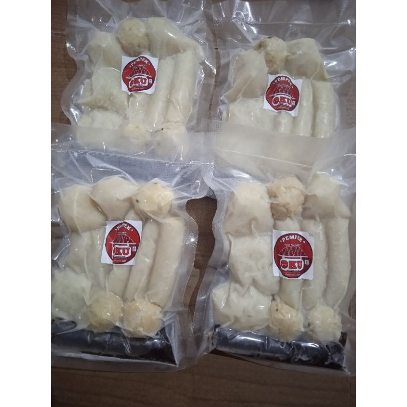 

PEMPEK IKAN ASLI PALEMBANG