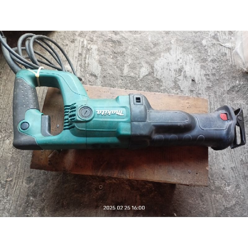mesin gergaji recivro JR3050T makita bekas 90%
