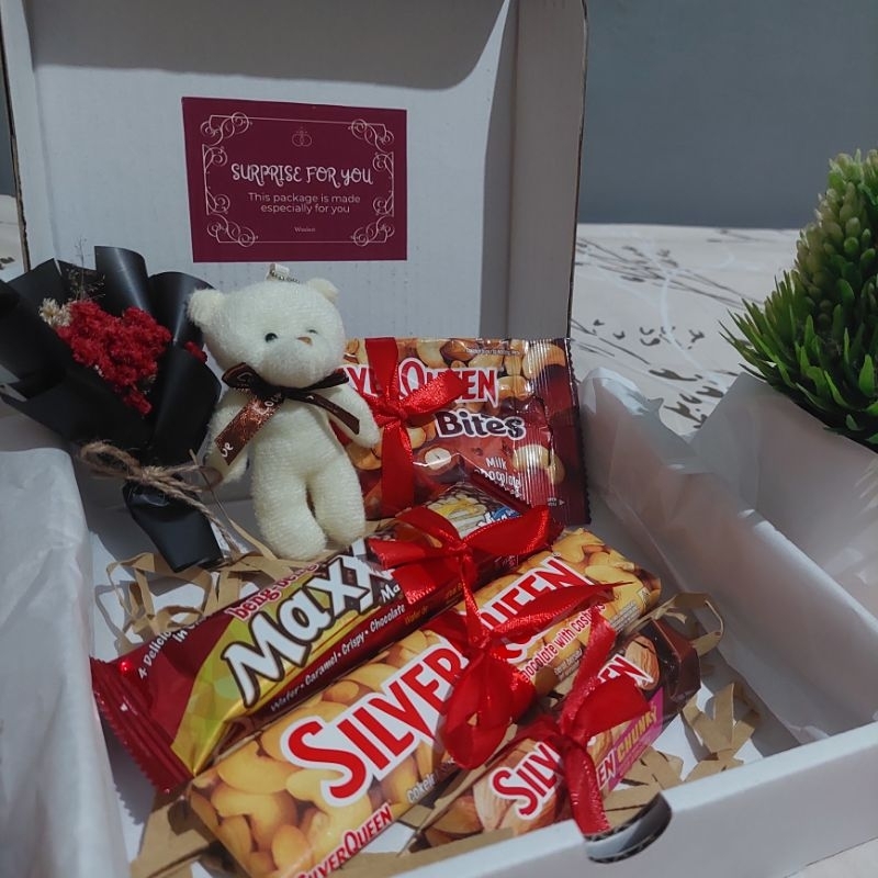 

Hampers Cokelat Love |Hadiah | Gift Ultah Wisuda