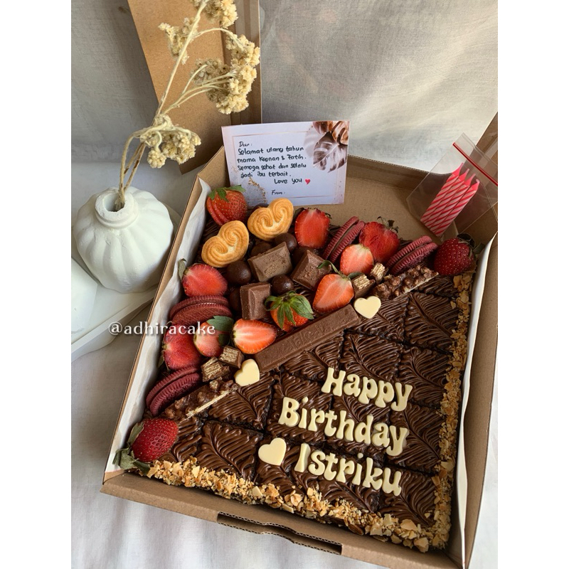 

GlamBrow Square Premium by Adhira Cake (TIDAK PO)/ Brownies Premium Medan