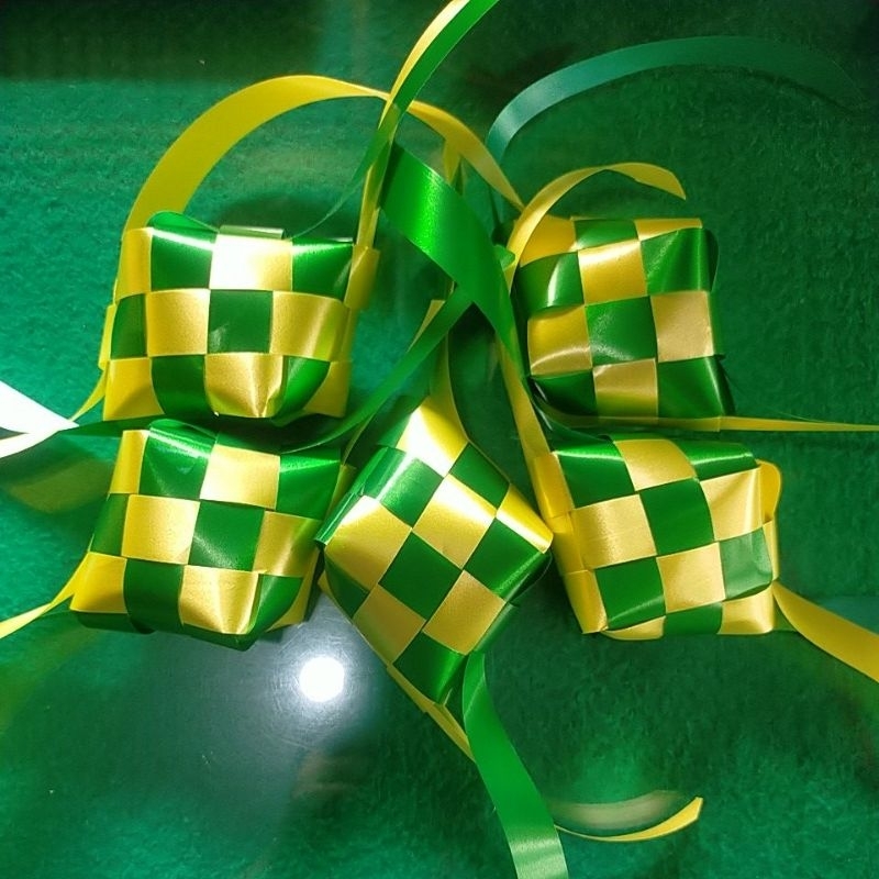 

ketupat hampers / ketupat dari pita jepang / hiasan / hiasan ketupat / hampers lebaran