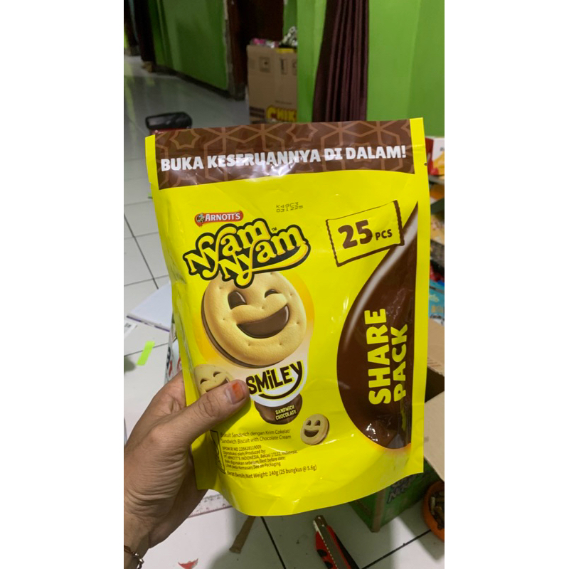 

Nyam Nyam Smile cokelat isi 25pcs