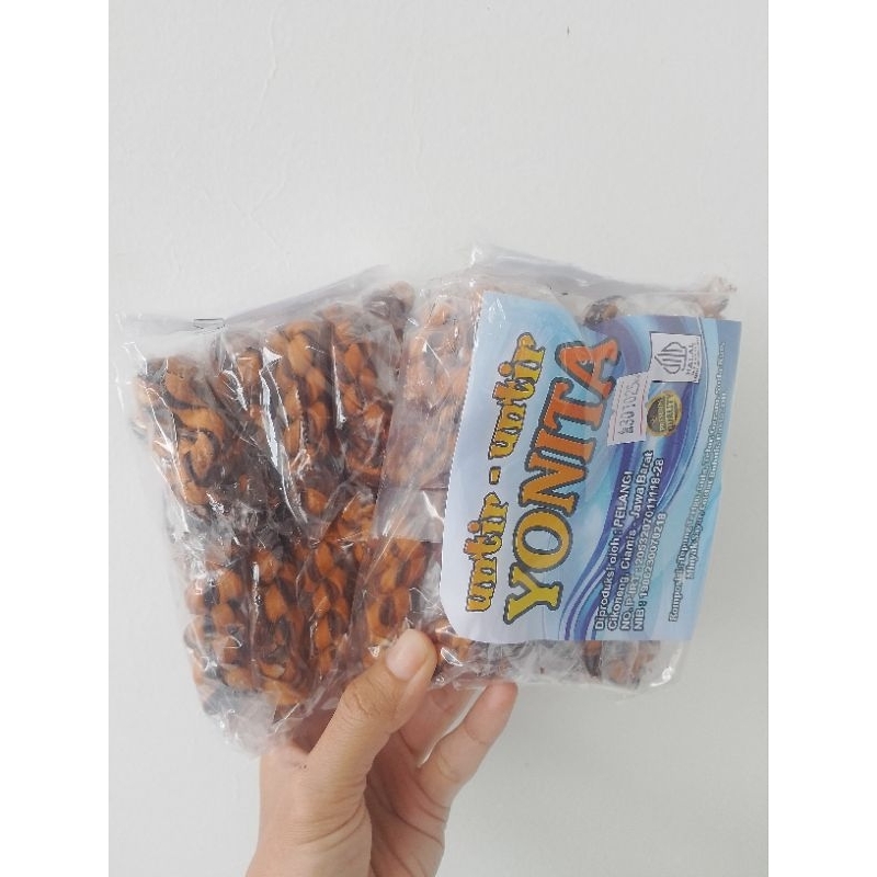 

Kue tambang untir untir Yonita enak murah