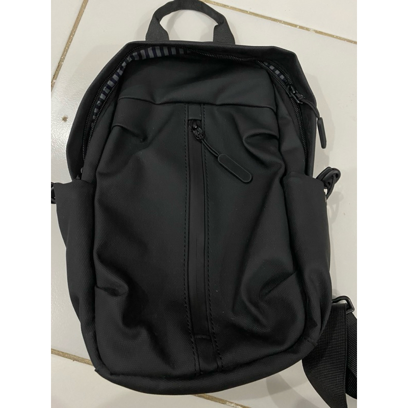 Tas selempang laki-laki