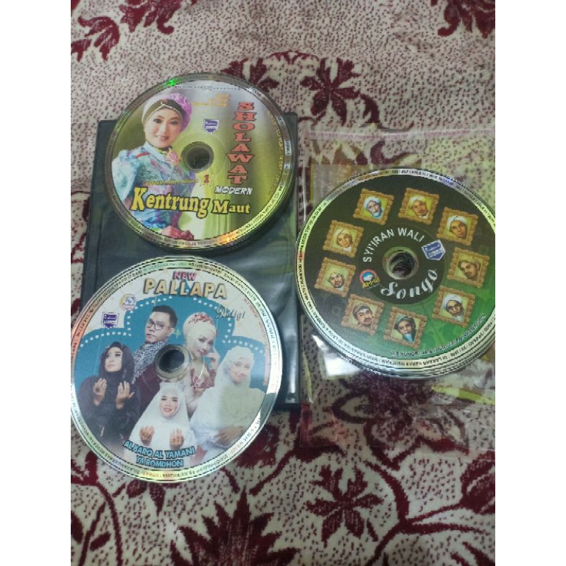KASET VCD SHOLAWAT KENTRUNG MAUT VOL 1 & NEW PALLAPA RELIGI YA ROMADHON & SYI'IRAN WALI VOL 2 TANPA 