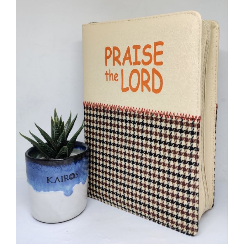 

SAMPUL ALKITAB BESAR KIDUNG JEMAAT PRAISE THE LORD