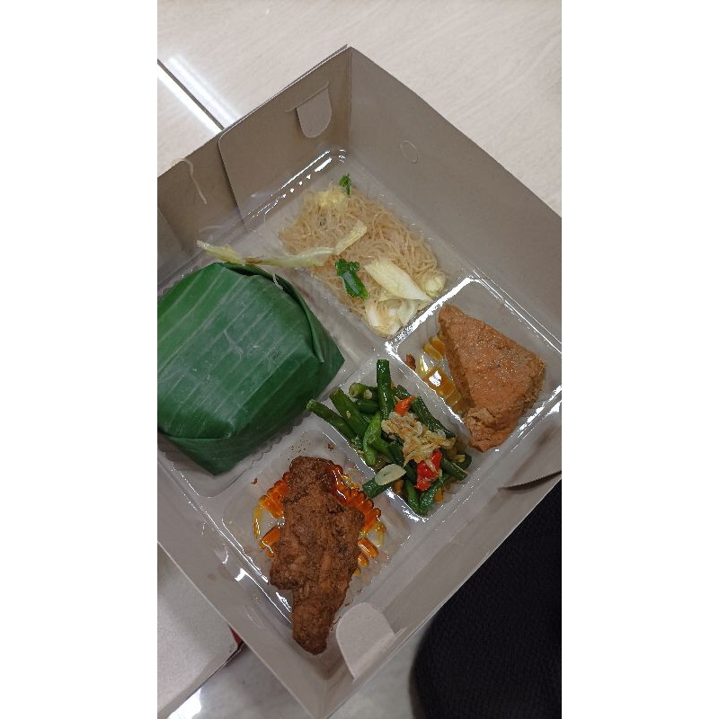 

Makan Siang di PPKPI Pasar Rebo #UMKM #Yummy