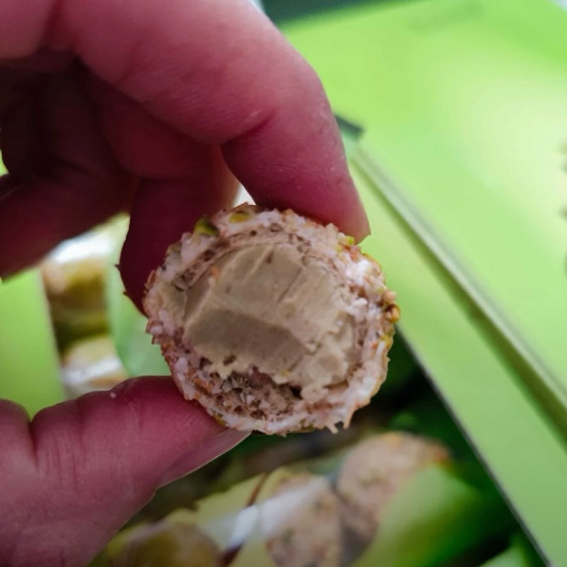 

READY STOCK Konak Hoop Dubai Ball Wafer Pistachio Almond isi 3pcs Original Turki