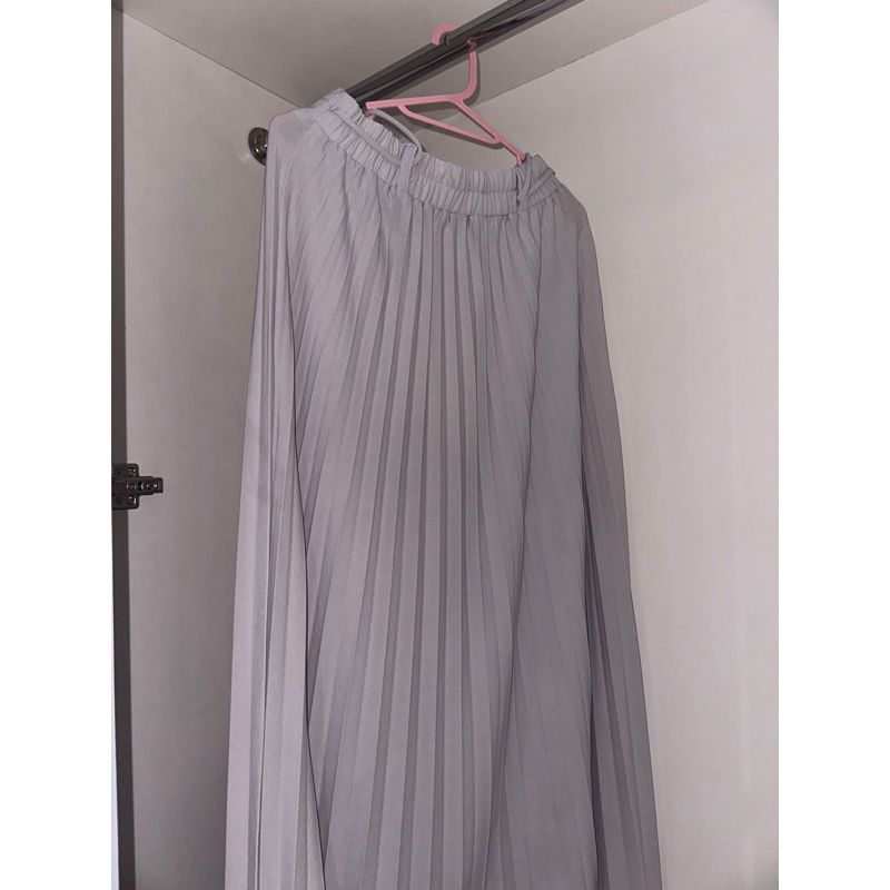 PRELOVED ROK PLISKET PUTIH MURAH THRIFT WHITE ELEGAN