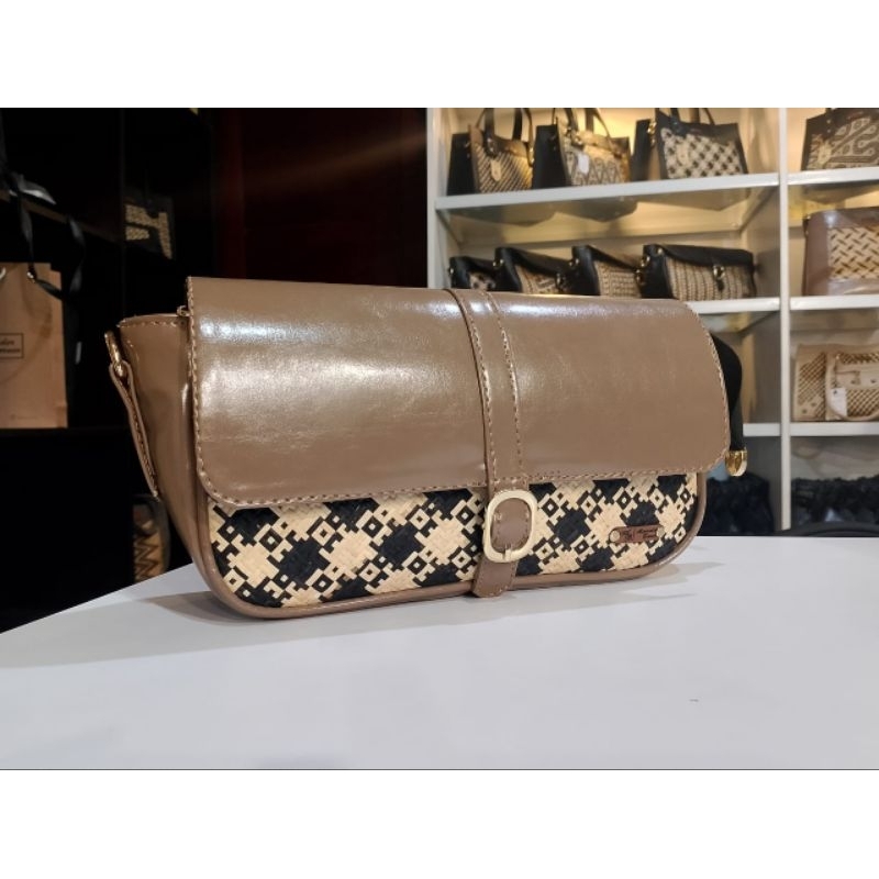 Tas Alexander Borneo F.8