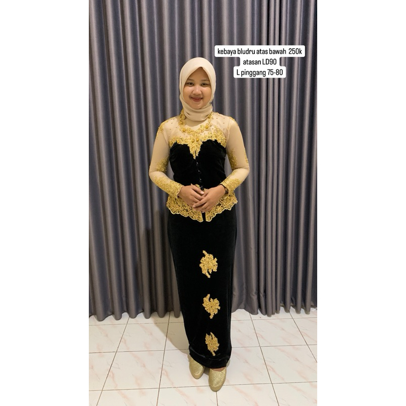 Preloved Kebaya Bludru One Set