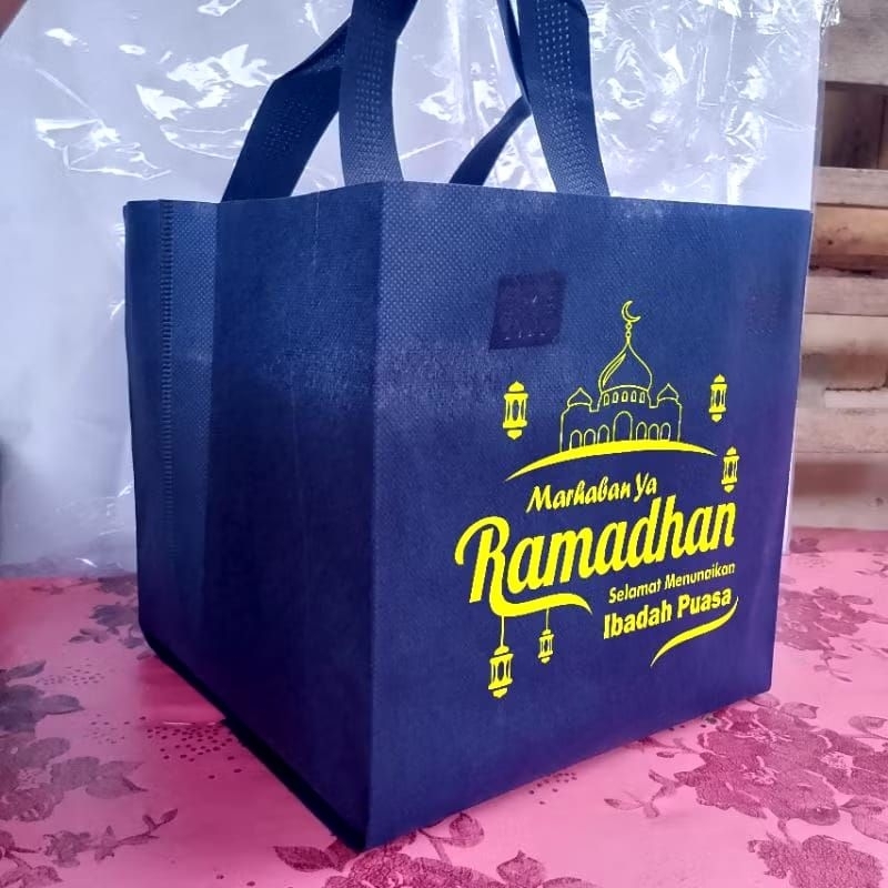 

EDISI RAMADHAN GODIEBAG NASI KOTAK RAMADHAN UK 22X22CM LUSINAN