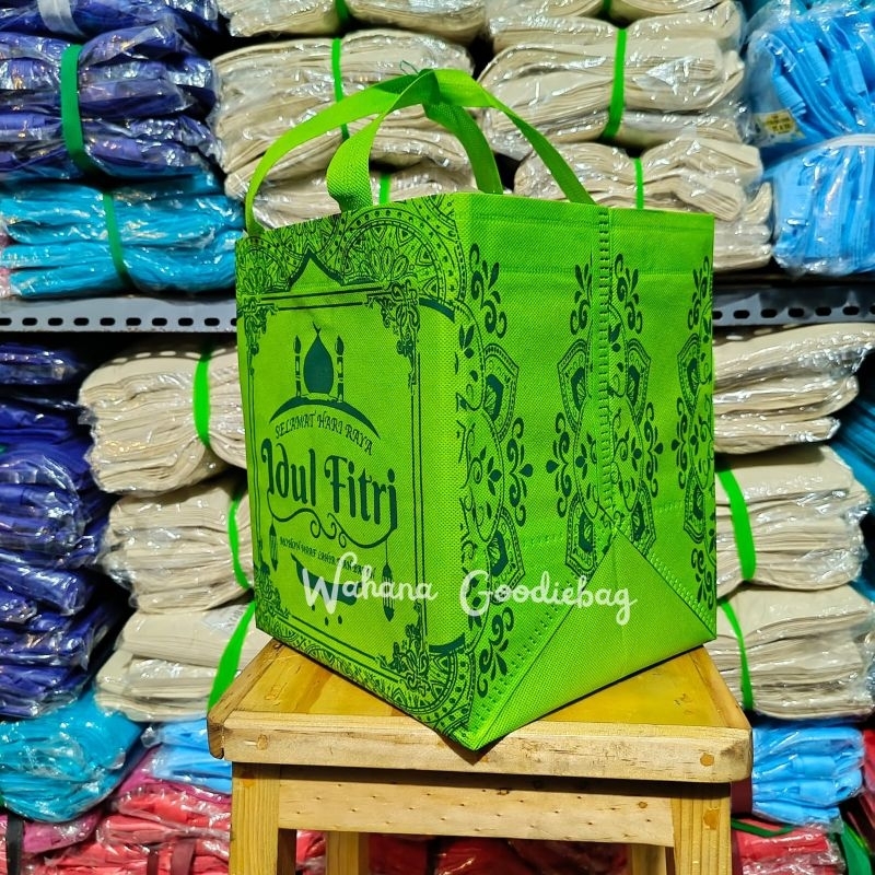 

Isi 12pcs Tas Spundbond HBPA Bok 20x20x26 Goodie bag idul fitri / Lebaran