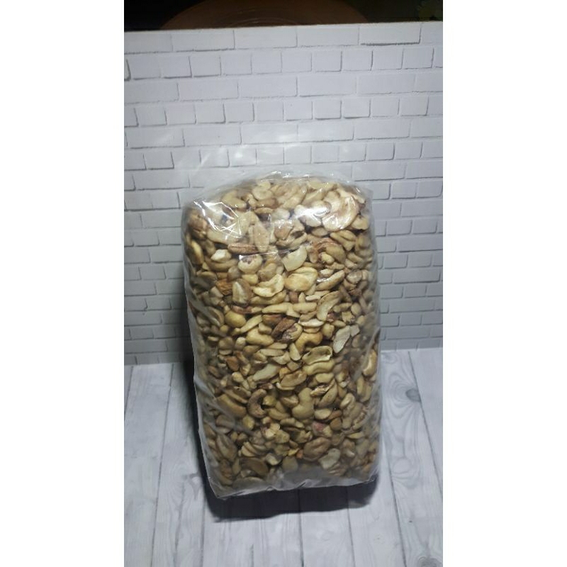 

kacang mede patahan mentah 1kg