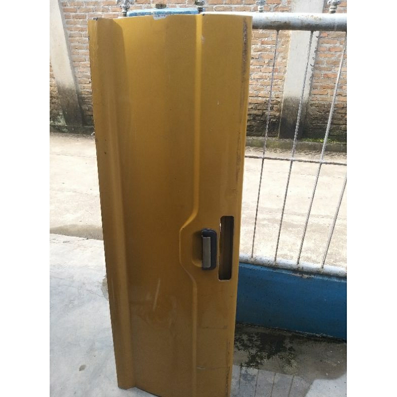 pintu bak bagasi mobil L200 strada
