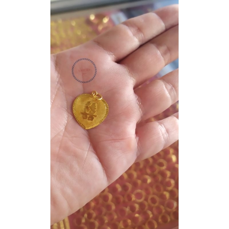 Liontin Love Aksara Mandarin Emas 24 Karat