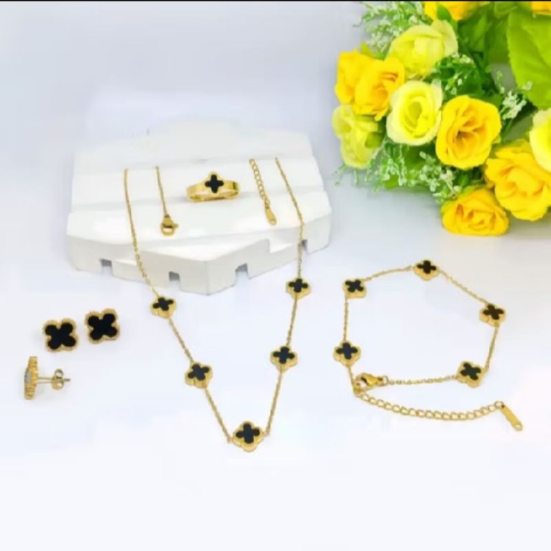 Set perhiasan terlaris - satu set bunga clover kalung gelang anting cincin wanita titanium stainless