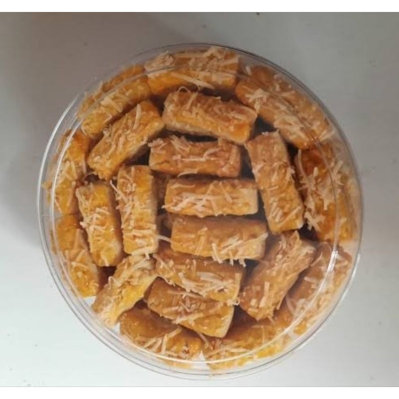 

KASTENGEL UK.MEDIUM LEZZAAT - keju super kue kastengel lebaran home industri original100%