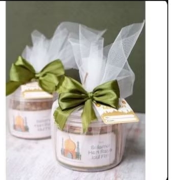 

Hampers love box-Hampers Lebaran Toples Kecil - Hadiah Spesial untuk Keluarga dan Teman!