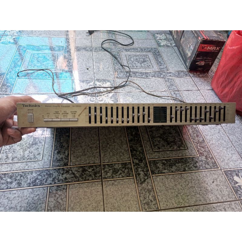 Amplifier Technics Stereo Graphic Equalizer