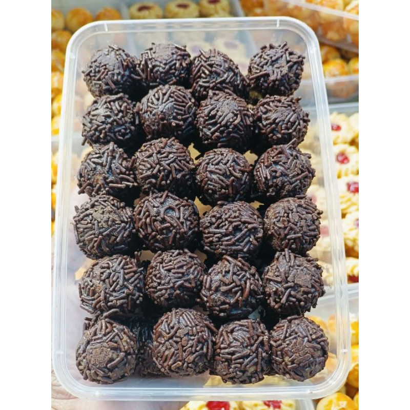 

Kue Kering coklat rambutan home Made kemasan box