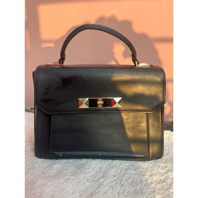 Preloved pribadi hand bag elizabeth hitam