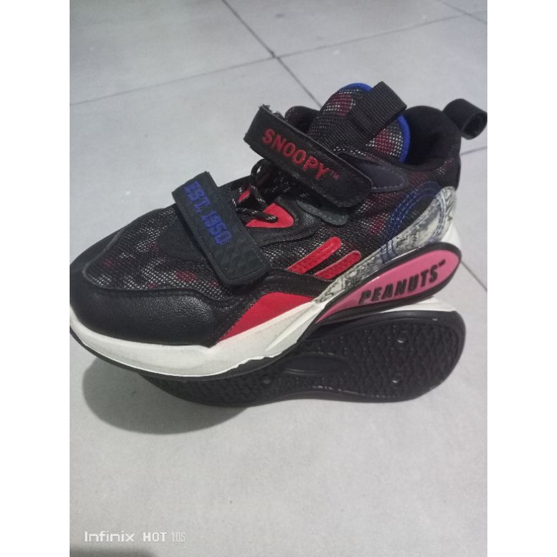 sepatu sneakers snoopy peanuts