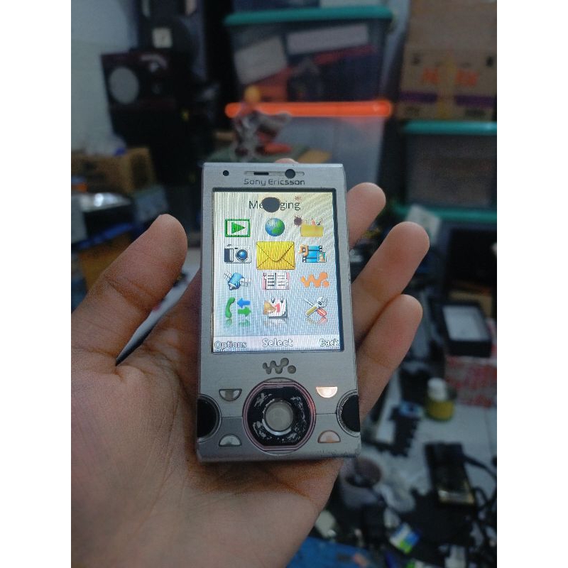 Sony ericsson W995 silver pink