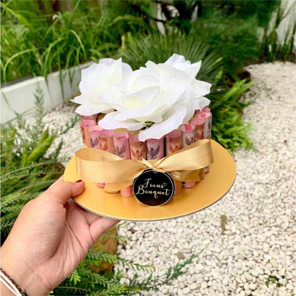 

Gift box Money / Money cake box MINI (10-45 Lembar) / Hadiah Ulang tahun / Anniversary / Wisuda / Valentine / Buket Bunga Box / Money Buket Box / Buket Bunga artificial/ Buket bunga asli