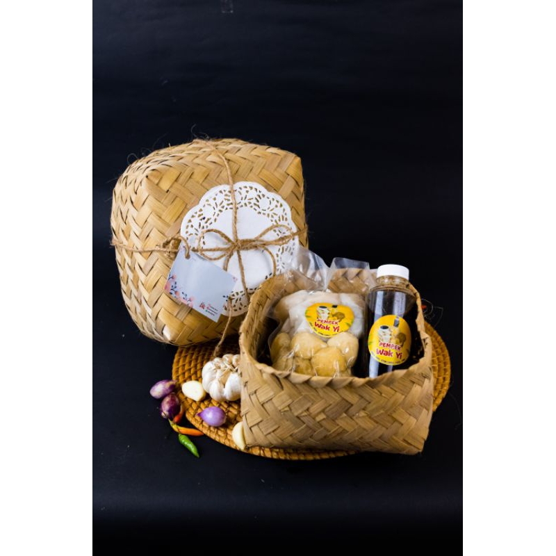 

HAMPERS PEMPEK | 30pcs pempek campur di vacum+cuko dibotol+besek+aksesoris+greeting card
