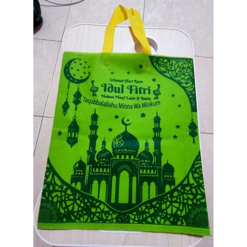 

Tas Spunbond idul fitri 2025/Tas Hampers Idul Fitri 38x45cm dan 30x40cm/Tas Spunbond Jumbo dan sedang