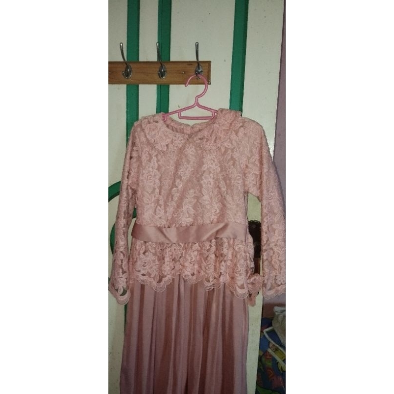 (preloved) Gaun Kebaya untuk Wisuda Sekolah, Remaja, Kuliah warna peach pink salem