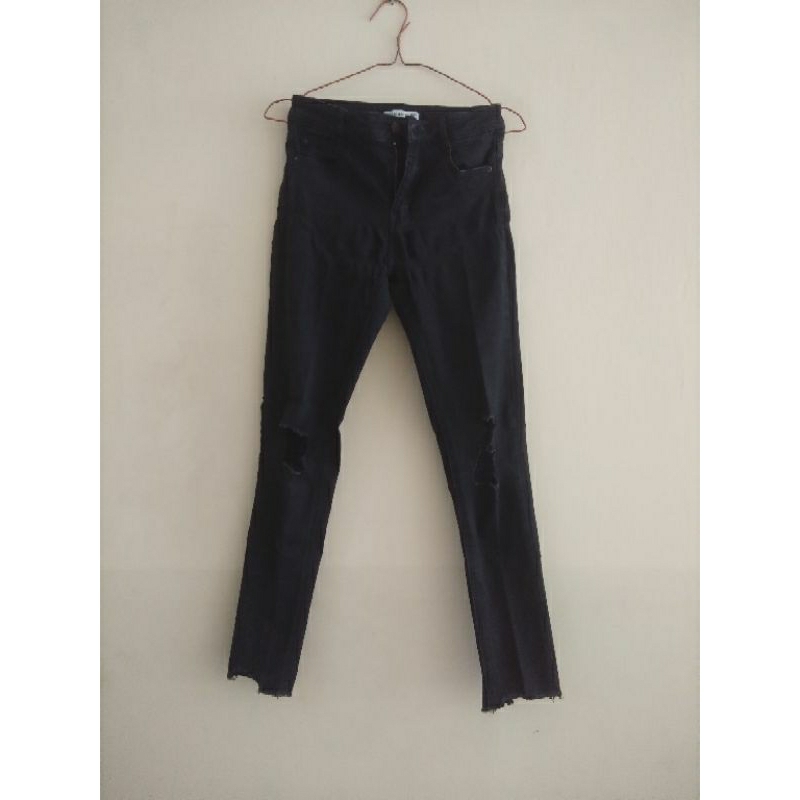 jeans Hitam PULL&BEAR eur. 36 (HD76)