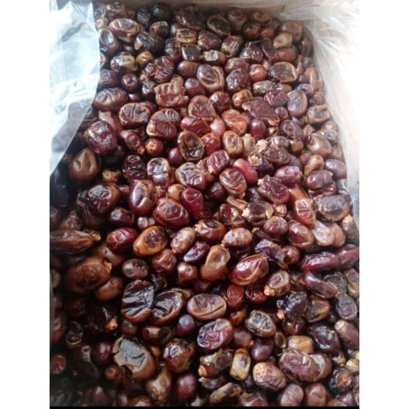 

Kurma Saad Emirates gold ½kg (500gram)